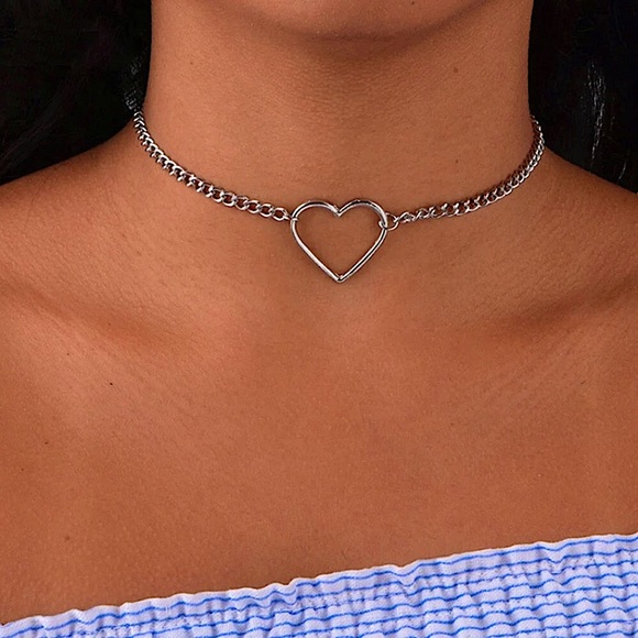 ⚜️[𝟯/$𝟭𝟴]⚜️Silver Heart Delicate Choker NEW - Picture 3 of 10